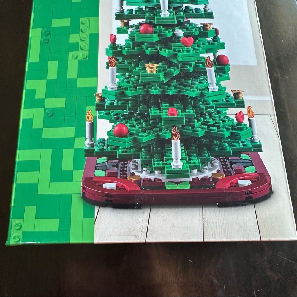 LEGO 40573 Christmas Tree Set • 784 pcs • 2-in-1 Holiday Build • New - Picture 8 of 9